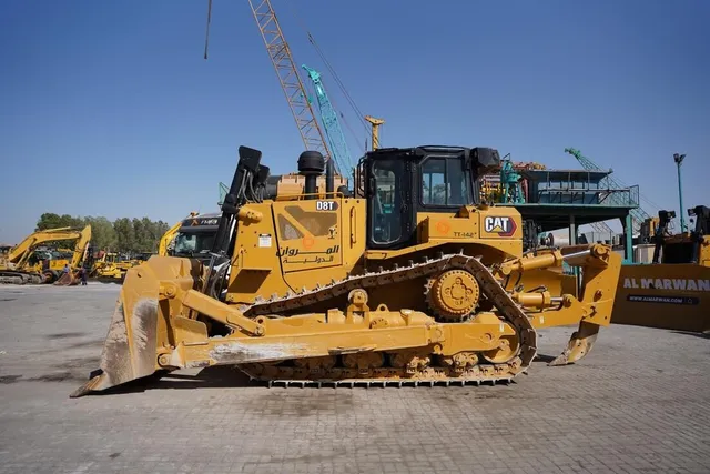 Caterpillar D8T Dozer 2021 left side view  - Al Marwan Heavy Machinery