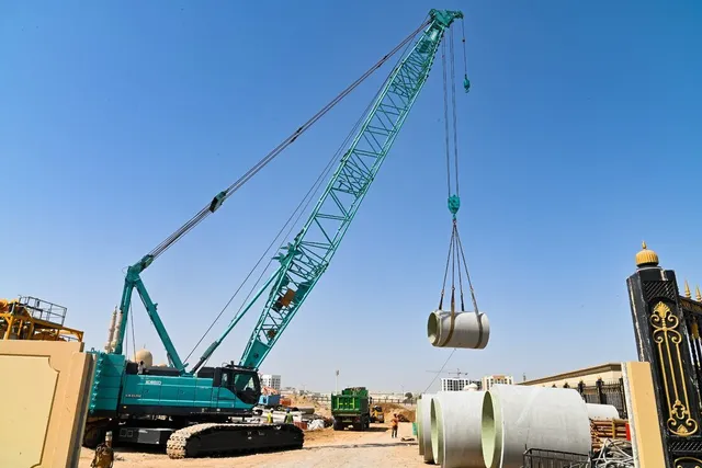 Rent 135-ton crawler cranes | Al Marwan