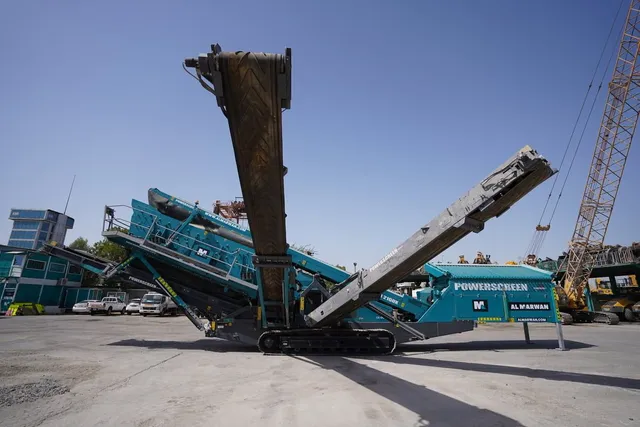 Buy the 2018 Powerscreen Chieftain 2100X 37-ton screener for your quarry & aggregate screening & crushing project in the UAE from Al Marwan