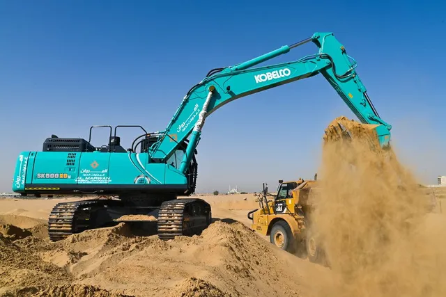 Rent Large 50 Ton Standard Excavators | Al Marwan