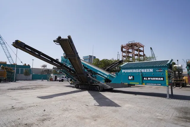 Buy the 2018 Powerscreen Chieftain 2100X 37-ton screener for your quarry & aggregate screening & crushing project in the UAE from Al Marwan