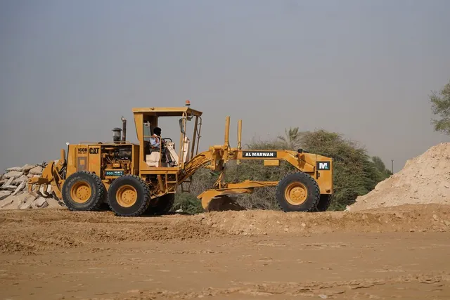 Rent motor grader with 4.2 blade width | Al Marwan