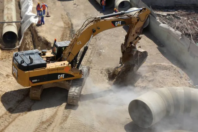 Rent Large 45-Ton Track Excavators | Al Marwan