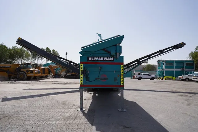 Buy the 2018 Powerscreen Chieftain 2100X 37-ton screener for your quarry & aggregate screening & crushing project in the UAE from Al Marwan