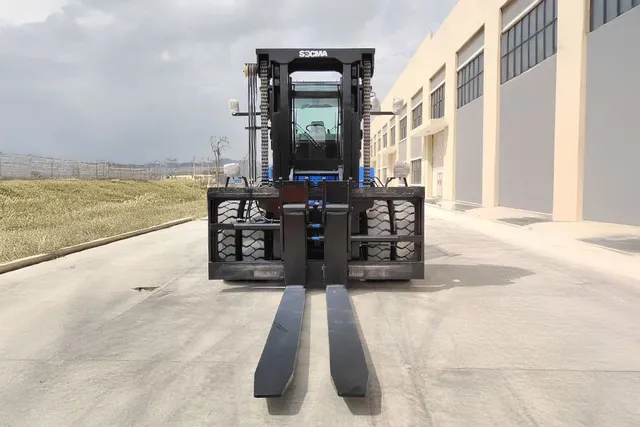 Socma HNF-220 Forklift Front View