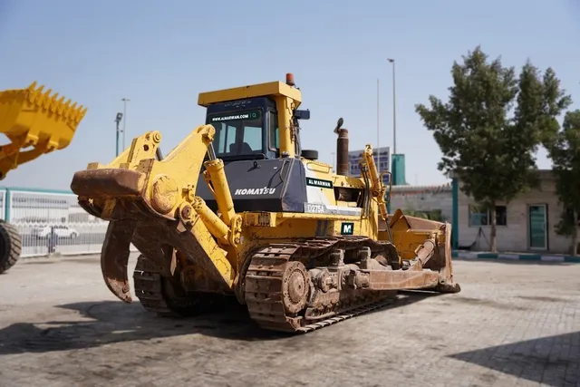 Komatsu Bulldozer D275A-2 - 2004 - right rear view| Al Marwan Machinery