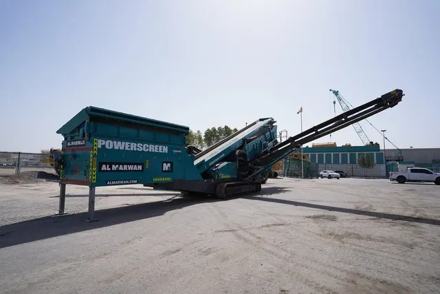 Buy the 2018 Powerscreen Chieftain 2100X 37-ton screener for your quarry & aggregate screening & crushing project in the UAE from Al Marwan