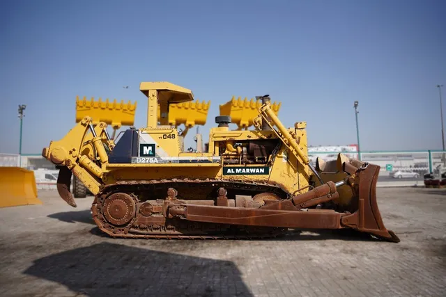 2004 Komatsu D275A-2 Bulldozer right side view| Al Marwan Machinery