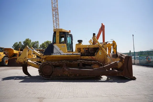 2004 Komatsu D275A-2 Bulldozer right side view | Al Marwan