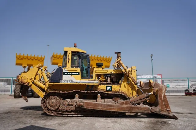 Komatsu Bulldozer D275A-2 - 2004 - right side view| Al Marwan Machinery