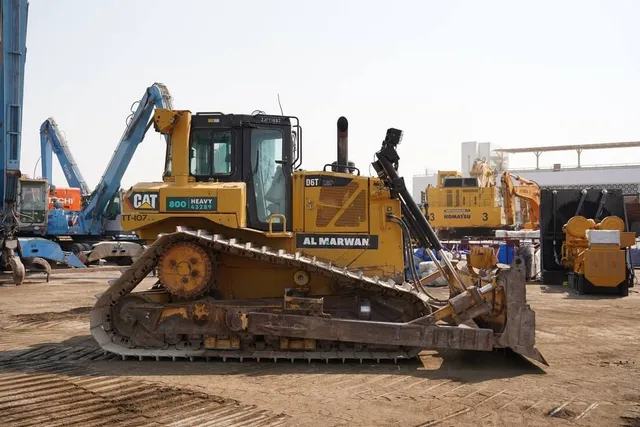 2014 Cat D6T LGP Bulldozer TT-TT-0107 right side view| Al Marwan