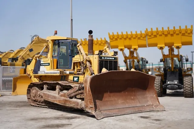 Komatsu Bulldozer D275A-2 - 2004 - front right view| Al Marwan Machinery