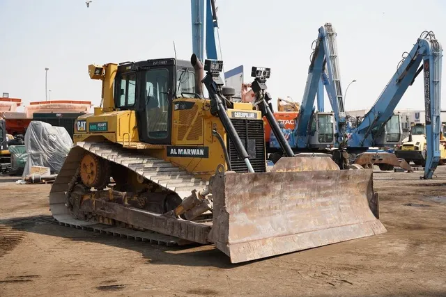 2014 Cat D6T LGP Bulldozer TT-TT-0107 front right view | Al Marwan