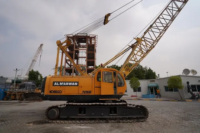 1995 Kobelco 7055-3F Crawler Crane CRC-0085 - right side - Al Marwan Machinery