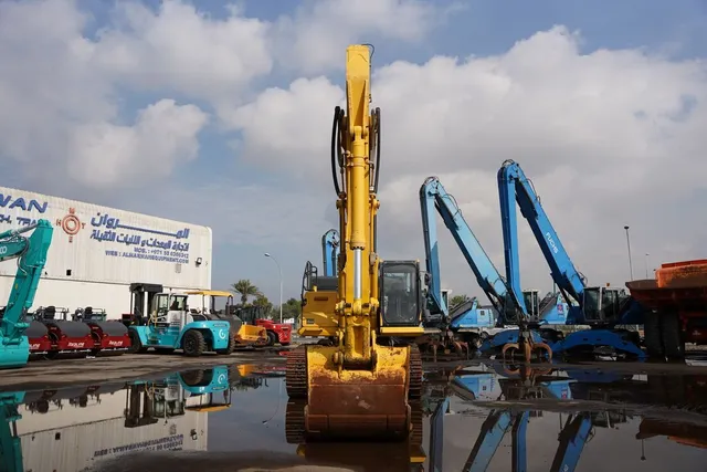 2016 Komatsu PC450-10 Track Excavator front-view - Al Marwan