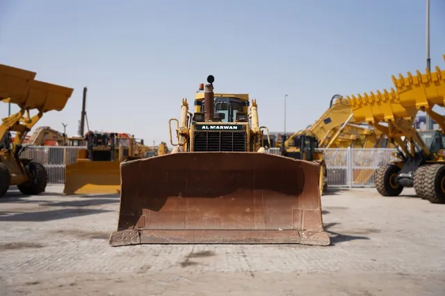 Komatsu Bulldozer D275A-2 - 2004 - front view| Al Marwan Machinery