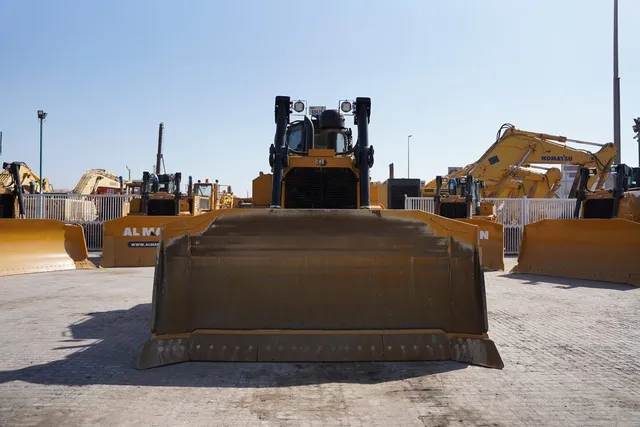 Caterpillar D8T Dozer 2021 front view  - Al Marwan Heavy Machinery