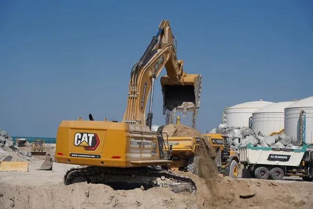 95-ton Excavators for Rent, application image