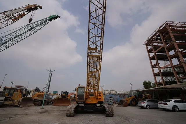 1995 Kobelco 7055-3F Crawler Crane CRC-0085 - front view - Al Marwan Machinery