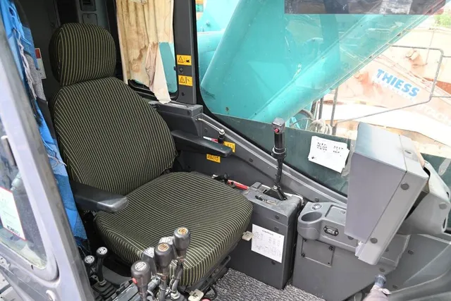 2015 Kobelco 7250S Crawler Crane CRC-0300 cabin view- Al Marwan Machinery