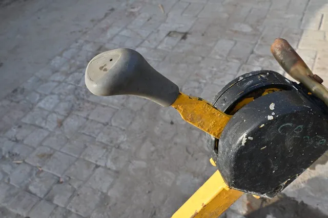 2003 Sakai PF65 Plate Compactor handle view - Al Marwan Machinery