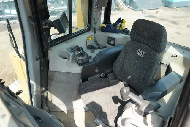 2014 Cat D6T LGP Bulldozer TT-TT-0107 cabin view | Al Marwan