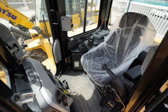 2022 Like-New Cat Caterpillar D8T Crawler Dozer Bulldozer Track-Type Tractor