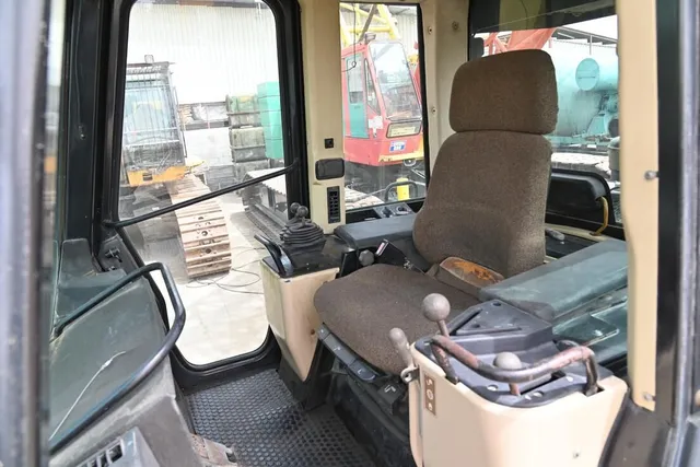 Caterpillar 963C Track Loader 2003 - Al Marwan Heavy Machinery