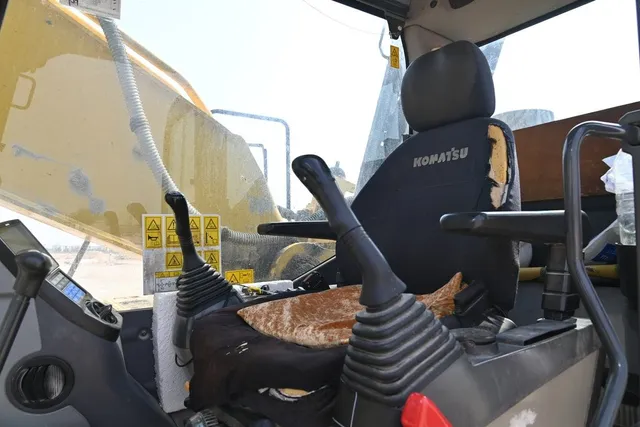 2015 Used Komatsu PC220-8M0 Track Excavator Crawler Digger