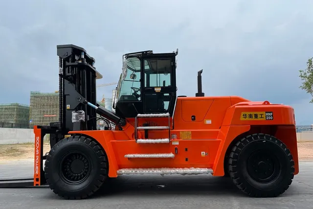Socma HNF-250 Forklift Left Side Image