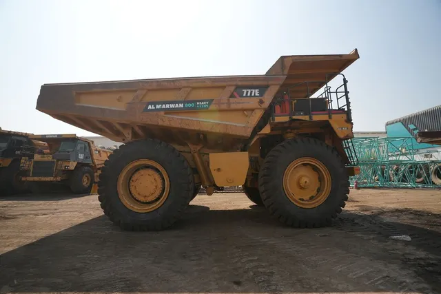 Cat 777E off-highway truck right side image