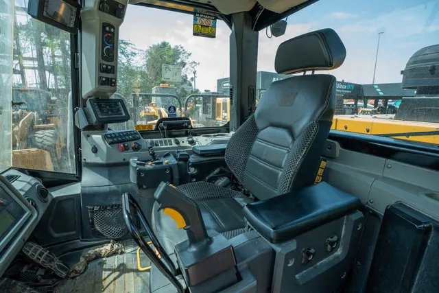 Caterpillar 988k Wheel Loader Inside Cabin Image