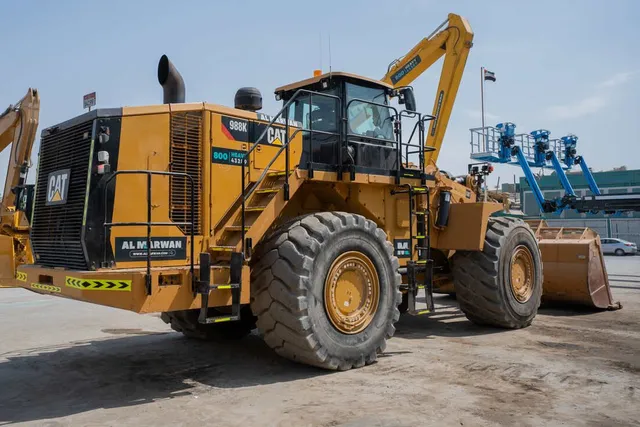 Caterpillar 988k Wheel Loader Right Rear Image