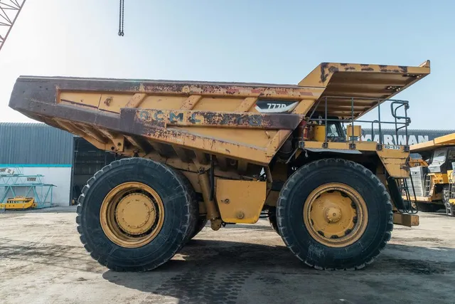 Caterpillar Rigid Dump Truck 777D Right Side Image