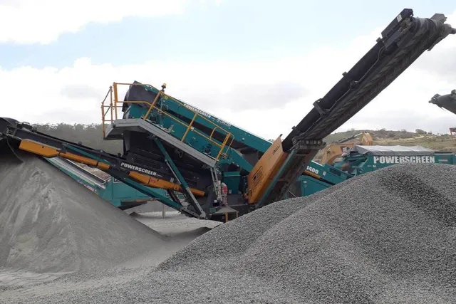 Powerscreen Chieftain 1400 2 Deck Screener - Al Marwan