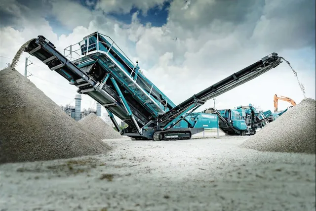 Powerscreen Chieftain 2200 2 Screener - New from Al Marwan