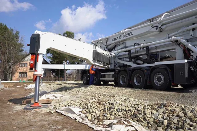 Cifa K56L Concrete Pump Truck High stabilizers view.