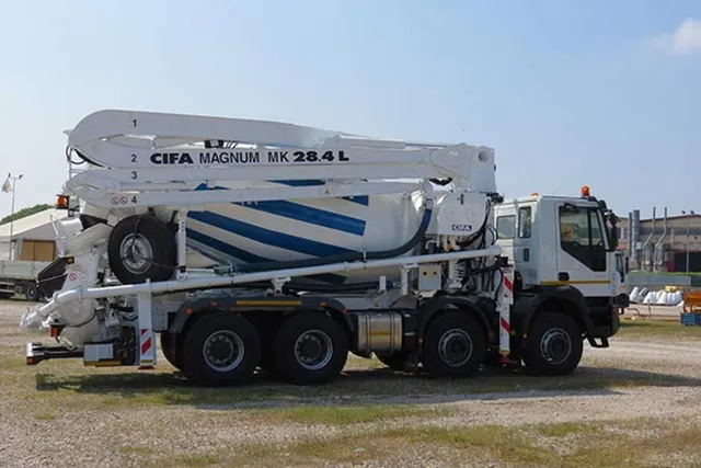 Cifa MK28L truck mixer pump right side view