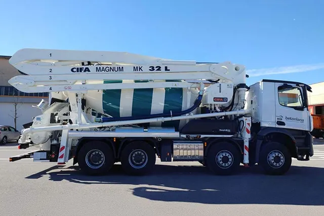 Cifa MK32L truck mixer pump right view