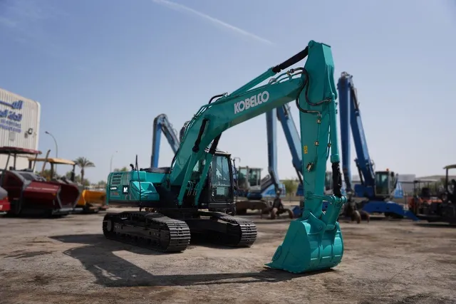 New Kobelco SK220 Crawler Excavator | Al Marwan