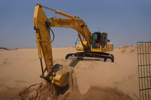 Rent Medium 30-Ton Track Excavators | Al Marwan