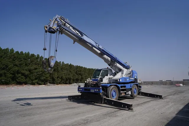 Rent 25-Ton Mobile Cranes | Al Marwan