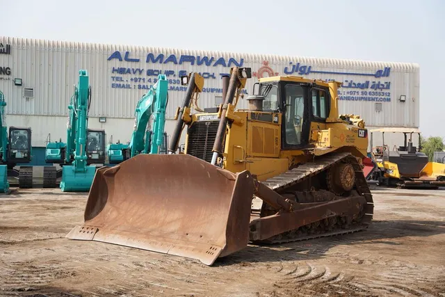 Used Cat D8R Crawler Dozer 2009 | Al Marwan