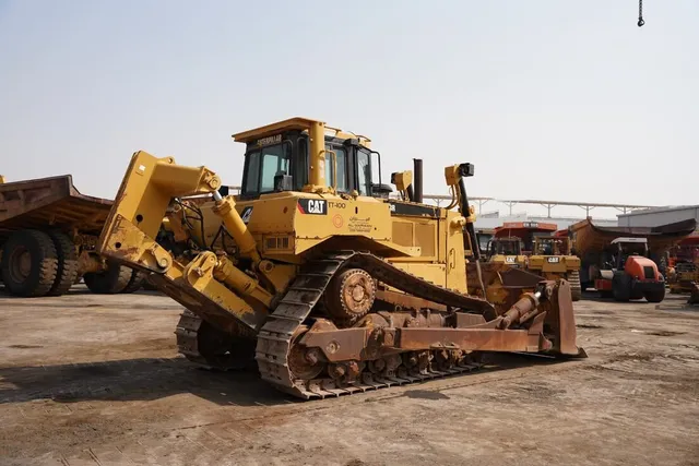 Used Cat D8R Crawler Dozer 2009 | Al Marwan