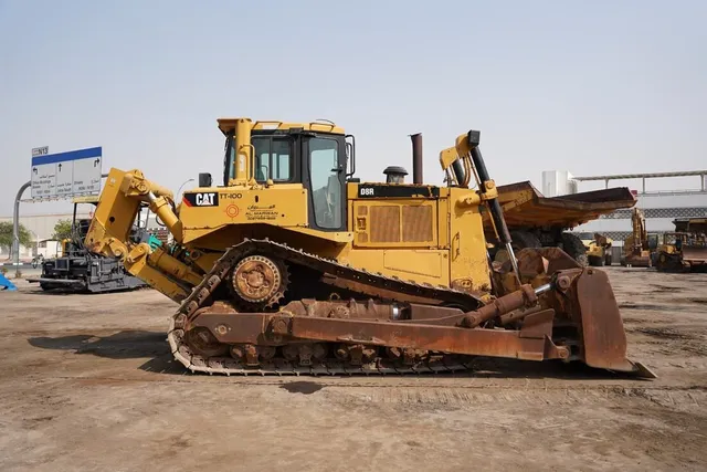 Used Cat D8R Crawler Dozer 2009 | Al Marwan