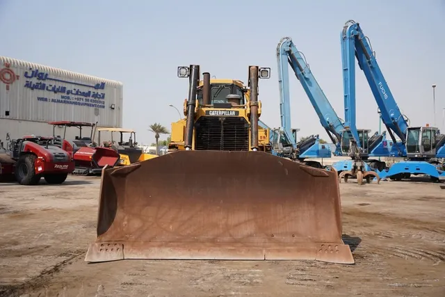Used Cat D8R Crawler Dozer 2009 | Al Marwan
