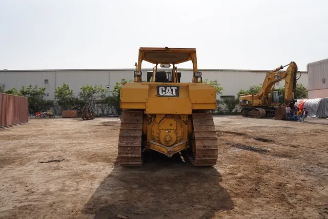 Used Caterpillar D6R Bulldozer 2011 | Al Marwan