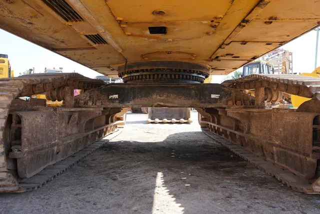 Used Cat 345D Track Excavator 2011 for Sale | Al Marwan