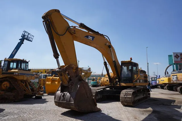 Cat 345BL Track Excavator 2005 for Sale | Al Marwan
