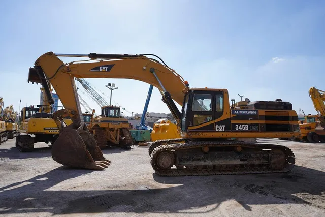 Cat 345BL Track Excavator 2005 for Sale | Al Marwan